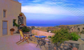 Real Santorini, Cave House far from the crowds
